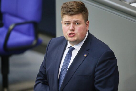 Johannes Volkmann fordert SPD zu dringend erforderlichen Wirtschaftsreformen auf, um Stabilität zu gewährleisten.