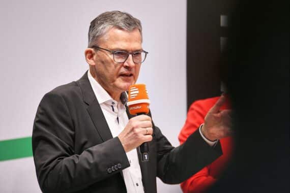 Roderich Kiesewetter spricht über Chinas Spionage, Sicherheit und Resilienz Deutschlands.
