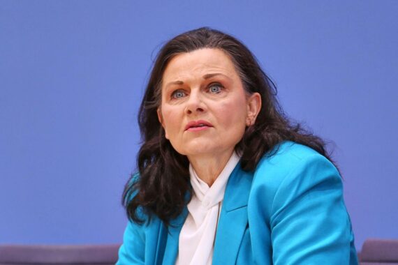 Gitta Connemann diskutiert Organspende und Widerspruchslösung in Berlin. Politische Debatte und Entscheidungshilfen.