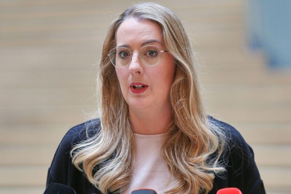 Politikerin Katharina Dröge äußert Zweifel an Stabilität der schwarz-roten Koalition.