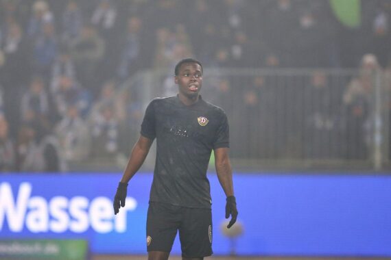 Kofi Amoako verlässt Dynamo Dresden für Hamburger SV, emotionaler Abschied nach erfolgreicher Zeit.