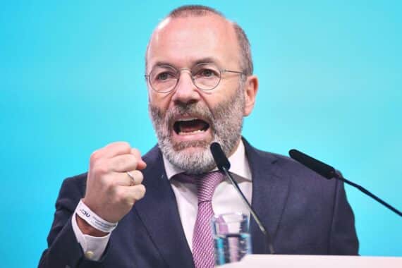 Manfred Weber spricht über europäische Verteidigung und atomare Kooperation mit Frankreich.