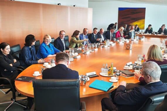 Vizechefin Römmele warnt Bundesregierung: Reformplan nötig gegen AfD, bevor Wahlen im September.