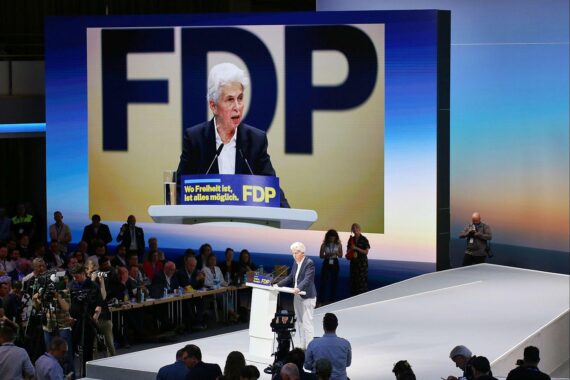 Marie-Agnes Strack-Zimmermann spricht auf dem FDP-Bundesparteitag über ihre mögliche Parteiführung.