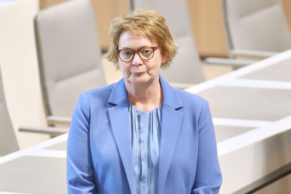 Drei Innenminister diskutieren Sicherheitskonzepte, betrachten Bunker und betonen deutsche Nachholbedarfe.
