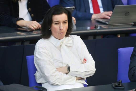 Dorothee Bär betont Wissenschaftsfreiheit zur Anwerbung internationaler Forscher nach Deutschland.