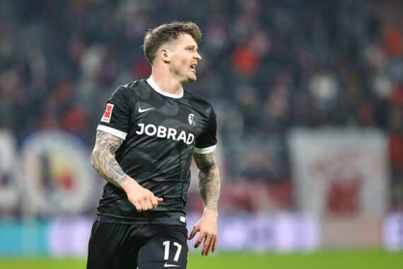 Feiernde Freiburg-Spieler nach 3:1-Sieg im Europa-League-Halbfinale gegen Sporting Braga.
