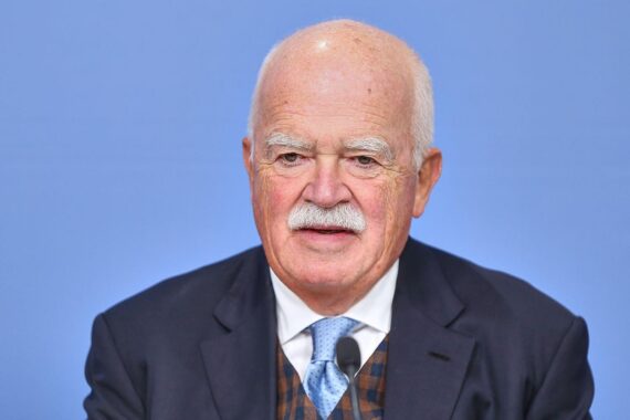 Peter Gauweiler fordert CSU und Freie Wähler zur gemeinsamen Wahlfront auf – politisches Strategietreffen.