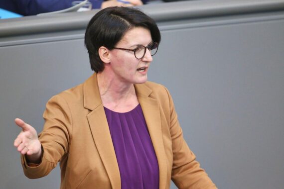 Irene Mihalic fordert Aufklärung über Andreas Scheuers Maut-Affäre in Berlin.
