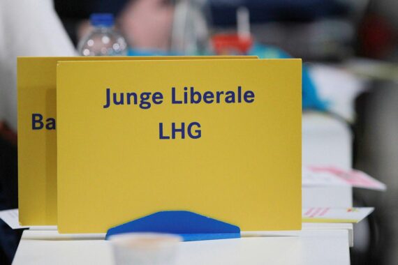 Junge Liberale diskutieren Vielfalt und Positionierung der FDP vor Parteitag in Berlin.