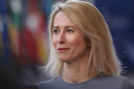 Kaja Kallas betont Europas Unterstützung für die Ukraine und drängt auf härtere Russland-Sanktionen.