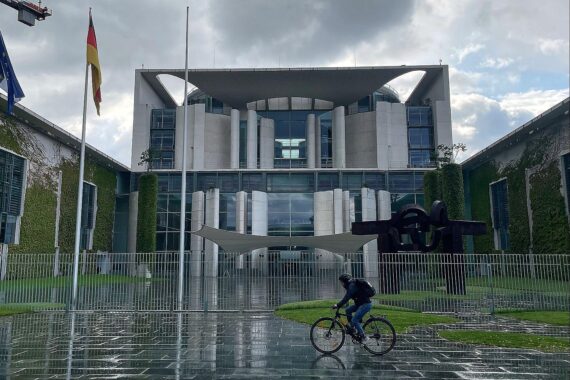 Koalitionsausschuss im Bundeskanzleramt: Parteien beraten ohne konkrete Beschlüsse, deutlich ruhigere Atmosphäre.