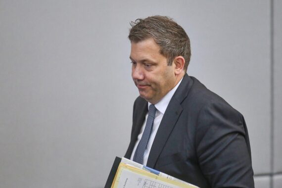 Lars Klingbeil diskutiert dringende EU-Reformen für Kapitalmarktunion und private Investitionen.