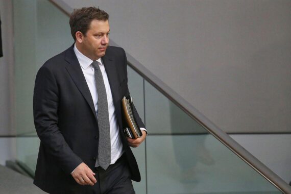 Lars Klingbeil betont Kompromissbereitschaft und gerechte Reformen für eine starke Zukunft Deutschlands.