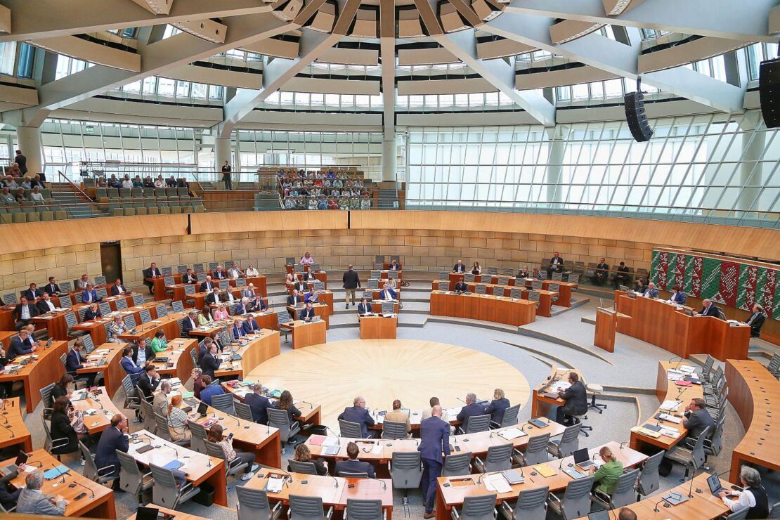 Landtag NRW gedenkt der Opfer des Zweiten Weltkriegs