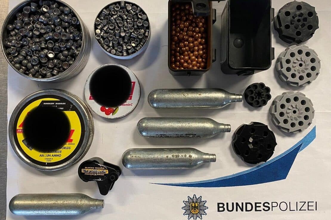 Mann mit Druckluftwaffe in S-Bahn in Hamburg festgenommen