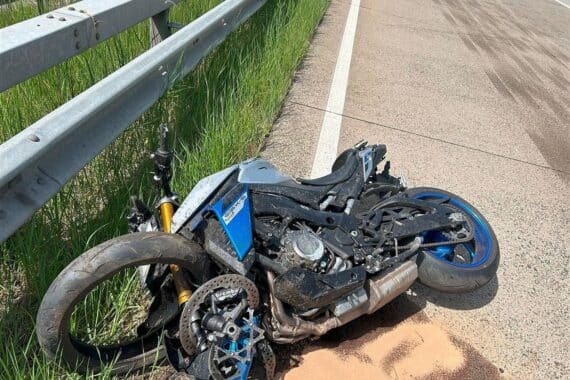 Motorradfahrer stürzt auf A6, schwere Verletzungen, Rettungshubschrauber, Autobahn voll gesperrt.