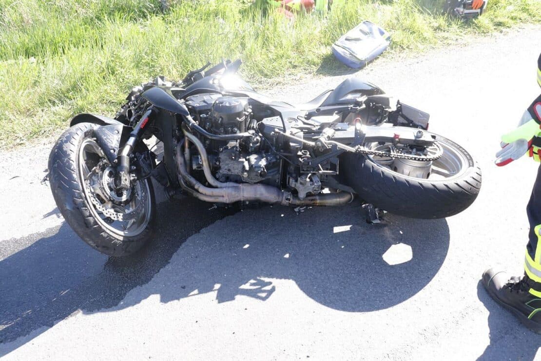 Motorradfahrer bei Unfall in Marienmünster schwer verletzt