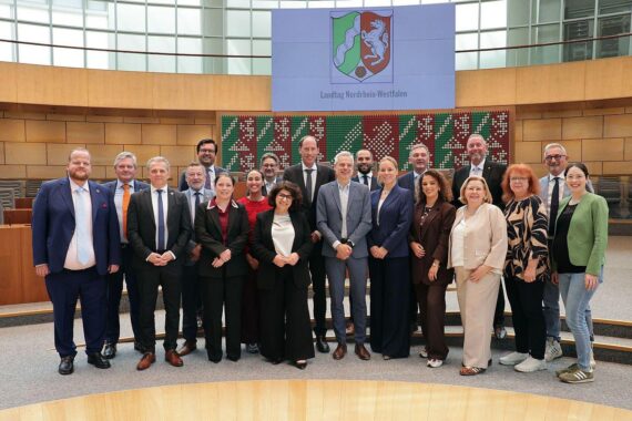 Treffen von Parlamentariern aus Nordrhein-Westfalen und Flandern zur europäischen Zusammenarbeit und Forschung.