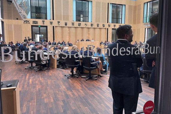 Bundesratssitzung: Ministerpräsident Boris Rhein kritisiert geplante 1.000-Euro-Entlastungsprämie für Arbeitnehmer.