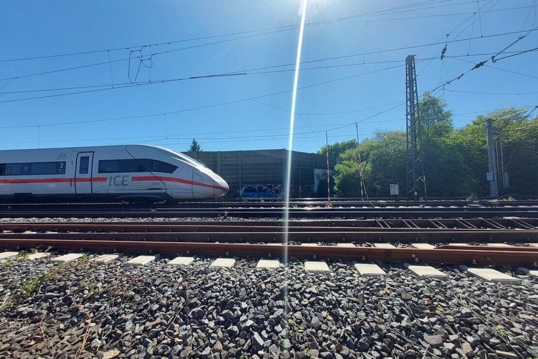 Schnellbremsung von ICE in Bardowick nach Oberleitungsabriss