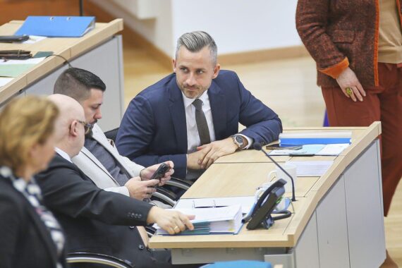 Sven Schulze kritisiert AfD und mögliche externe Personalpläne für Sachsen-Anhalt.