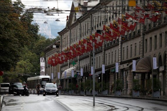 Deutsche Fahnen wehen in Genf, Symbol für deutschen Wohnsitz in der Schweiz.