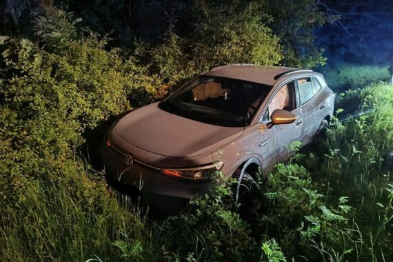 Unfall mit Kleinkraftrad, Polizei bei Trunkenheitsfahrten, Verletzte und kontrollierte Fahrer.