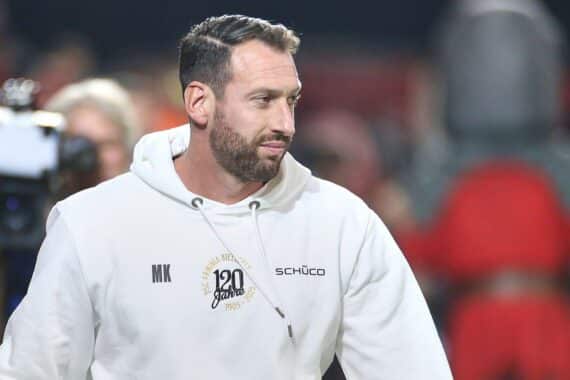 Mitch Kniat verlässt Arminia Bielefeld nach erfolgreichen drei Jahren als Cheftrainer.