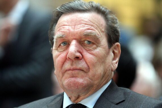 Gerhard Schröder wird als unpassender Vermittler in Ukraine-Konflikt kritisiert.