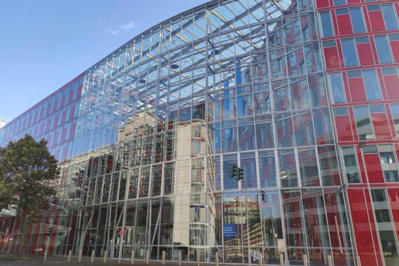 Uniper-Chef Michael Lewis in Düsseldorf: Hoffnung auf strategische Entwicklung und Stabilität für Unternehmen.