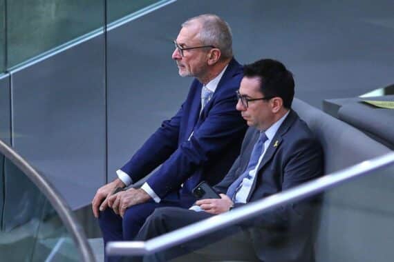 Volker Beck fordert konsequente Maßnahmen gegen Iran, Bild zeigt ihn und Daniel Botmann.