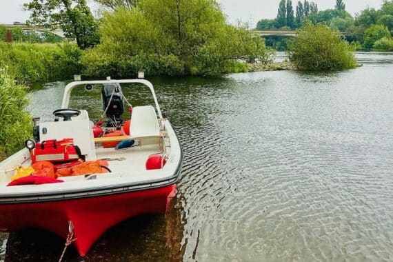 Rettungsdiensteinsatz an der Ruhr: mutige Ärztin rettet vier Personen aus dem Wasser.