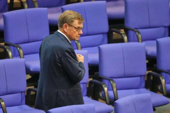 Johann Wadephul diskutiert EU-Türkei-Beziehungen trotz türkischer Repression gegen die CHP.