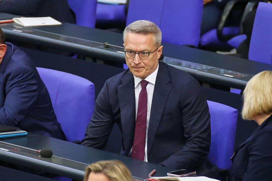 Wildberger räumt Fehler bei 1.000-Euro-Prämie ein