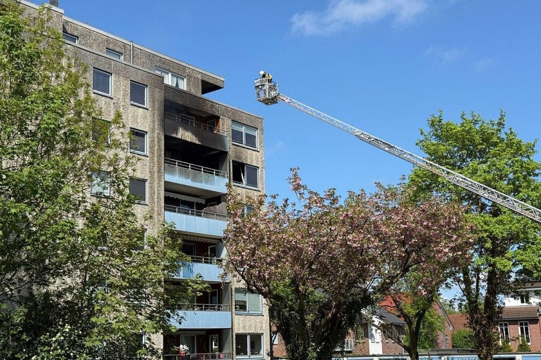 Wohnungsbrand in Bad Bramstedt: 65 Einsatzkräfte im Großeinsatz