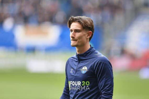VfL Wolfsburg gegen SC Paderborn: Spannendes Relegationsspiel ohne Tore, Entscheidung fällt im Rückspiel.