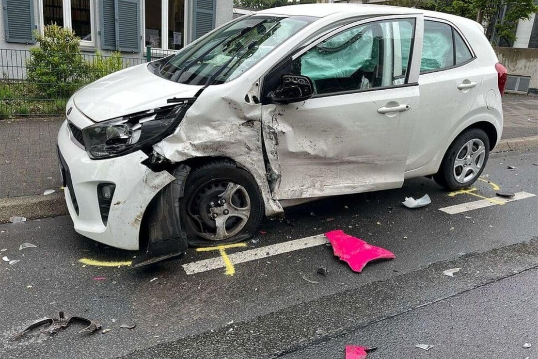 Zwei Frauen bei Unfall in Bensberg verletzt