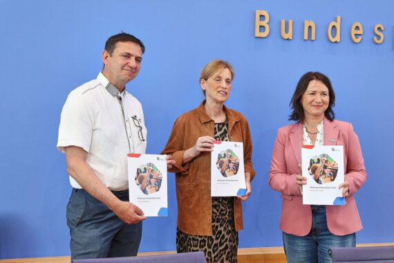 Kinder in Schulen, Bildungsgerechtigkeit und Reformen für bessere Bildungschancen in Deutschland.