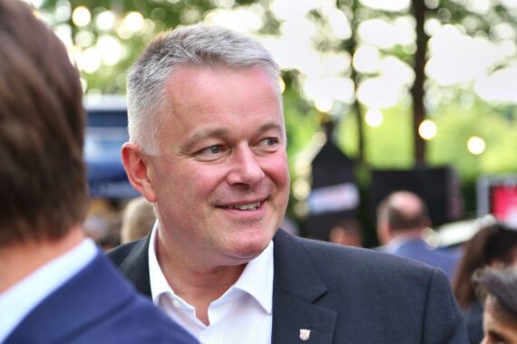 Gordon Schnieder und Marcus Klein empfangen Oberst Michael Trautermann in Mainz zur Zusammenarbeit.