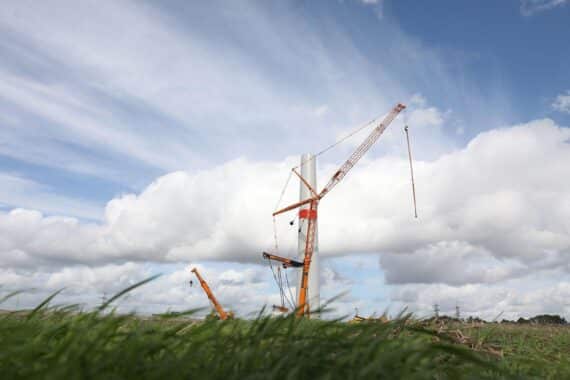 Windrad-Bau mit Fokus auf chinesische Technologien in kritischer Infrastruktur und Sicherheitsrisiken.