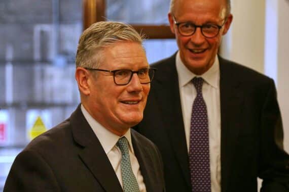 Keir Starmer und Friedrich Merz diskutieren über europäische Außenpolitik und Nato-Zusammenarbeit.