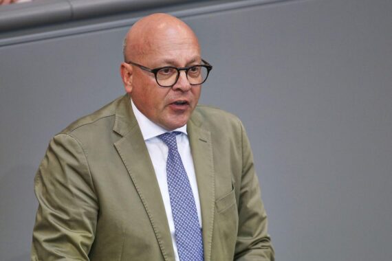 Alexander Throm fordert Aufklärung nach tödlicher Gewalt tat in Stade, Sicherheit kann nicht garantiert werden.