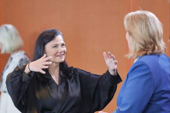 Gitta Connemann diskutiert Arbeitszeitreform; Warnung vor Nachteilen für den Mittelstand.