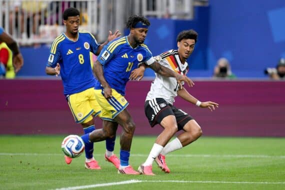 Deutschland feiert 7:1-Sieg gegen Curacao, Spieler jubeln nach Toren in der WM-Arena.
