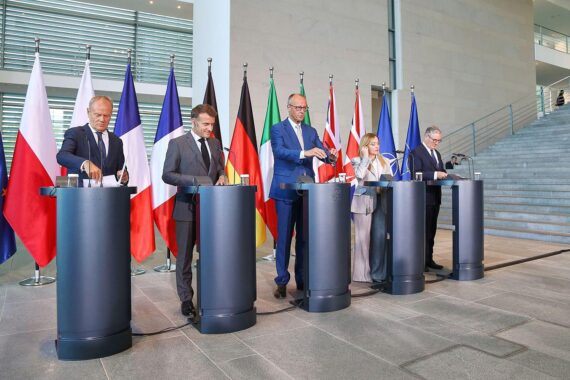 E5-Staatschefs demonstrieren Geschlossenheit, diskutieren Verteidigungsausgaben und Unterstützung für die Ukraine.