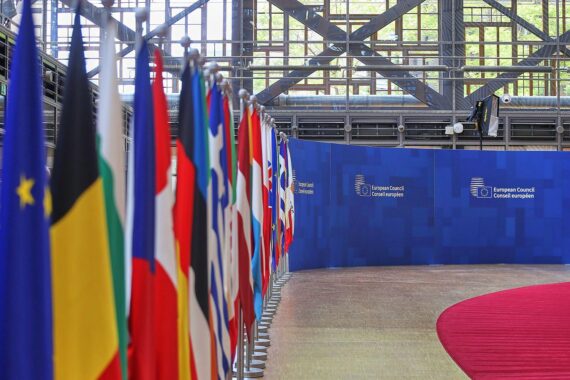 EU-Sanktionen gegen Russland wurden um ein Jahr verlängert; Ungarns neuer Ministerpräsident ermöglicht Entscheidung.