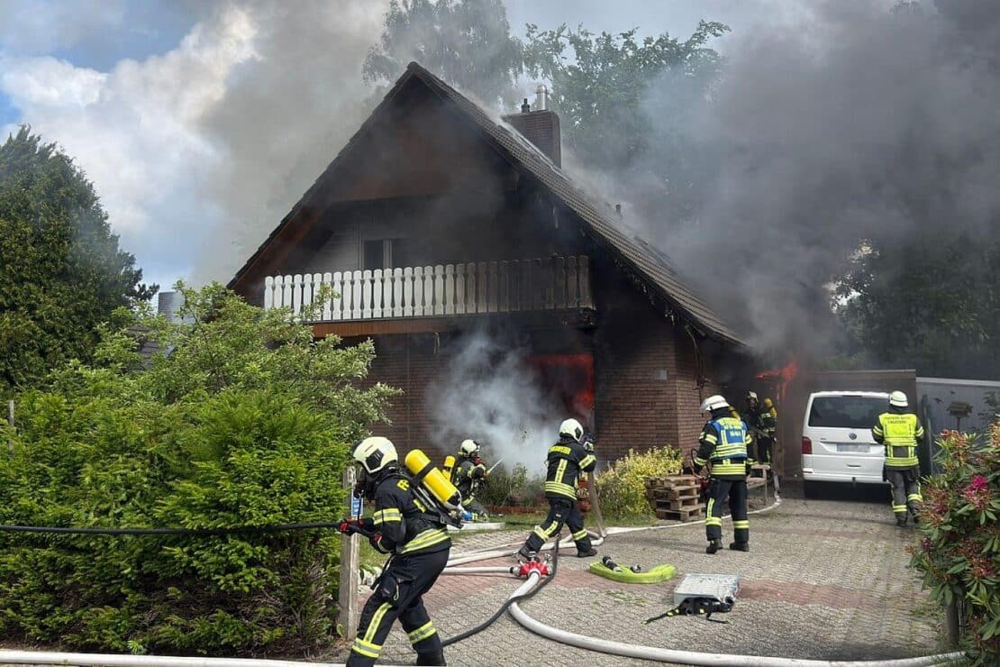 Einfamilienhaus in Aurich-Popens brennt nieder