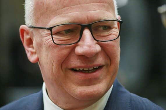 FDP-Kritik an Kai Wegner: Mangelhaftes Krisenmanagement und Personalprobleme im Berliner Senat.