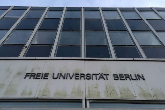 Universitätsgebäude der Freien Universität Berlin mit neu gewählten Vizepräsidenten und Präsident.
